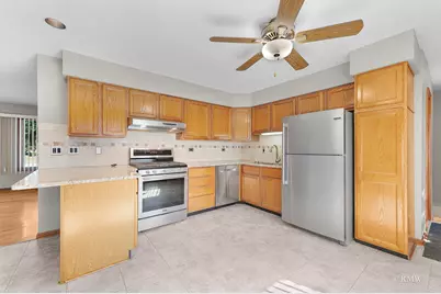 365 Washington Boulevard, Hoffman Estates, IL 60169 - Photo 9