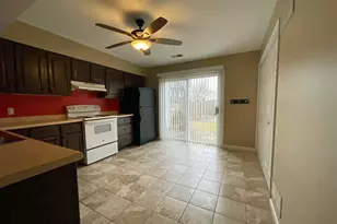 1674 Shamrock Ct, Aurora, IL 60505 - Photo 5