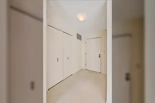 601 Lake Hinsdale Dr, Willowbrook, IL 60527 - Photo 3