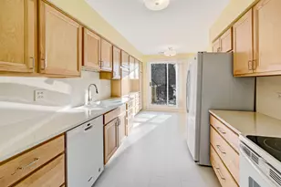 601 Lake Hinsdale Dr, Willowbrook, IL 60527 - Photo 7