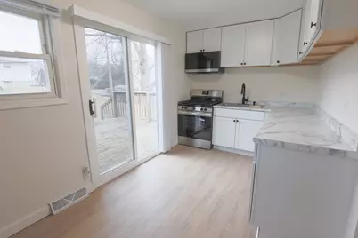 2820 N Elmwood Avenue, Waukegan, IL 60087 - Photo 5