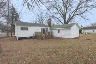 2820 N Elmwood Ave, Waukegan, IL 60087 - Photo 3