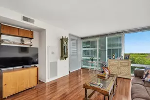 9715 Woods Dr, Skokie, IL 60077 - Photo 7