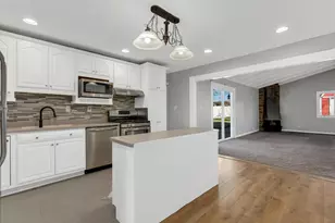 27 Hawthorne Ln, Streamwood, IL 60107 - Photo 9