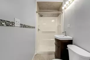 27 Hawthorne Ln, Streamwood, IL 60107 - Photo 13