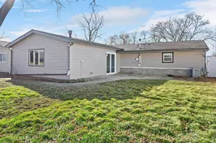 27 Hawthorne Ln, Streamwood, IL 60107 - Photo 19