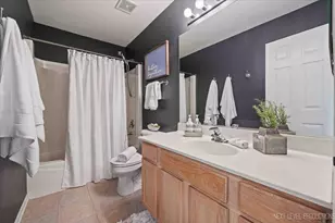 226 Woodland Park Cir, Gilberts, IL 60136 - Photo 25