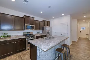 911 Darwin St, North Aurora, IL 60542 - Photo 5