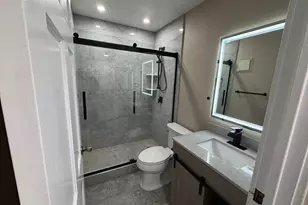 9388 Bay Colony Dr, Des Plaines, IL 60016 - Photo 17