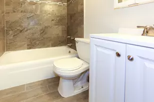 1040 W Hollywood Ave, Chicago, IL 60660 - Photo 17