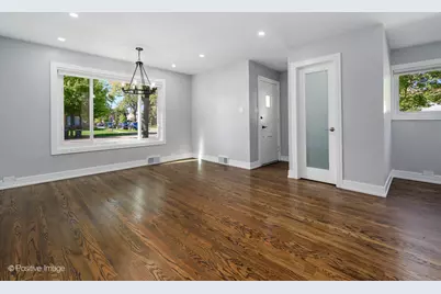 7225 N East Prairie Road, Lincolnwood, IL 60712 - Photo 3