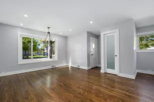 7225 N East Prairie Rd, Lincolnwood, IL 60712 - Photo 3