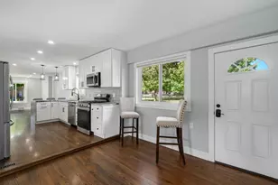 7225 N East Prairie Rd, Lincolnwood, IL 60712 - Photo 13