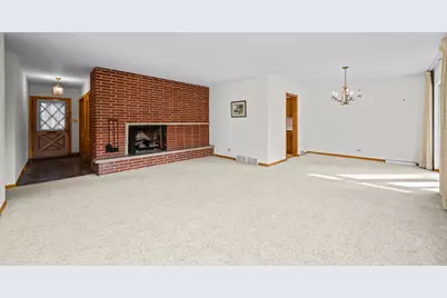 407 E Berkshire Lane, Mount Prospect, IL 60056 - Photo 3