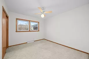 407 E Berkshire Ln, Mount Prospect, IL 60056 - Photo 9