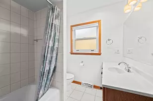 407 E Berkshire Ln, Mount Prospect, IL 60056 - Photo 11