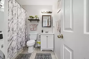 311 Meadow Ct, Vernon Hills, IL 60061 - Photo 11