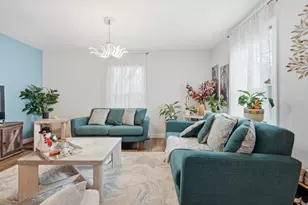 311 Meadow Ct, Vernon Hills, IL 60061 - Photo 9