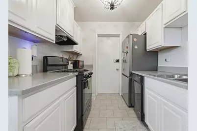 311 Meadow Court, Vernon Hills, IL 60061 - Photo 3