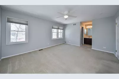 46 White Oak Circle #46, Saint Charles, IL 60174 - Photo 7