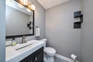 46 White Oak Cir, Saint Charles, IL 60174 - Photo 5