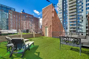 300 W Grand Ave, Chicago, IL 60654 - Photo 17