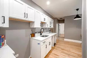 626 W Stratford Pl, Chicago, IL 60657 - Photo 3