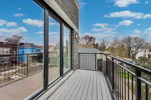 3339 N Ridgeway Ave, Chicago, IL 60618 - Photo 25