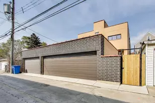 3339 N Ridgeway Ave, Chicago, IL 60618 - Photo 25