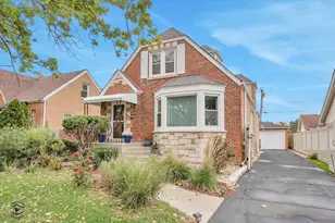 9521 S Sawyer Ave, Evergreen Park, IL 60805 - Photo 1