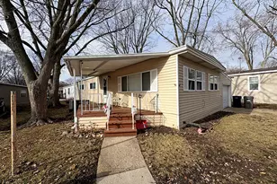 1134 Lakeview Rd, Elgin, IL 60123 - Photo 1