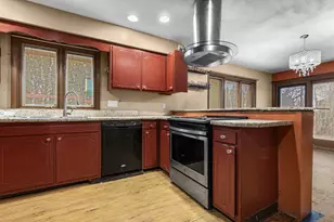 1303 Campus Hills Blvd, Rockford, IL 61103 - Photo 5