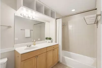 974 W 35th Place #302, Chicago, IL 60609 - Photo 15