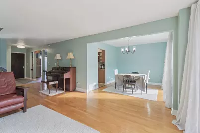 105 W Dover Drive, Mount Prospect, IL 60056 - Photo 5