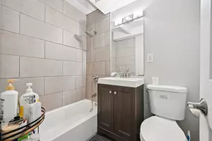 2142 W Rosemont Ave, Chicago, IL 60659 - Photo 9