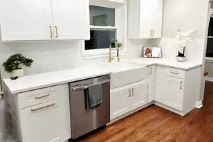 2817 W 100th Pl, Evergreen Park, IL 60805 - Photo 7