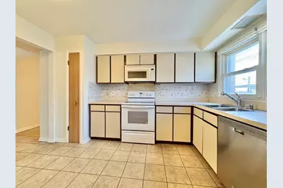 5200 Galitz Street #103, Skokie, IL 60077 - Photo 9