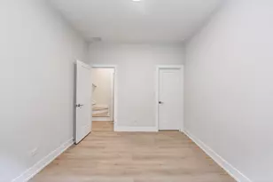 3339 N Ridgeway Ave, Chicago, IL 60618 - Photo 17