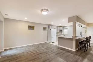 5726 N Kenmore Ave, Chicago, IL 60660 - Photo 13
