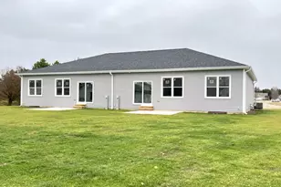 517 Cobblestone Cir, Harvard, IL 60033 - Photo 19