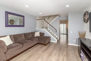 23 Carey Ln, Streamwood, IL 60107 - Photo 5