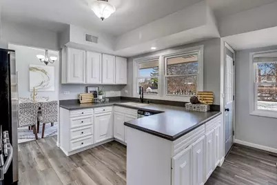 2002 N Eastwood Drive, Arlington Heights, IL 60004 - Photo 7