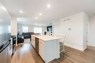 1053 Briar Gln Ct, Hampshire, IL 60140 - Photo 5