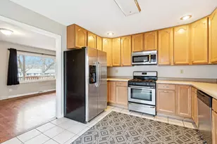 1915 W Oakleaf Dr, McHenry, IL 60051 - Photo 9