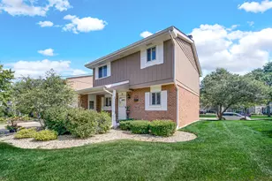 1010 Heathrow Ct, Wheaton, IL 60189 - Photo 3
