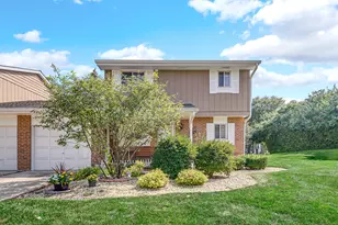 1010 Heathrow Ct, Wheaton, IL 60189 - Photo 1