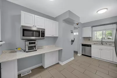 1010 Heathrow Court, Wheaton, IL 60189 - Photo 11