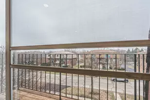 1225 Whispering Hills Ct, Naperville, IL 60540 - Photo 17