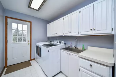131 Christina Circle, Wheaton, IL 60189 - Photo 11