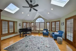 131 Christina Cir, Wheaton, IL 60189 - Photo 9